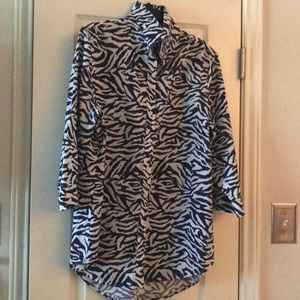 Chico’s No Iron blue and white cotton shirt.